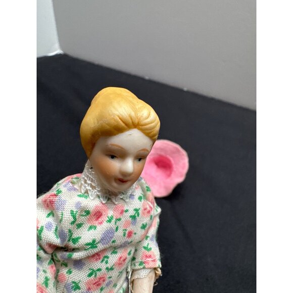 Antique Porcelain Lady Doll With Floral Dress & Pink Bonnet - 7.5 Inches Tall Vi - Picture 3 of 10